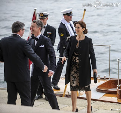 841922-le-prince-frederik-et-la-princesse-mary-637x0-1.jpg