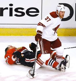 Marian Hossa training again after Torres hit in playoffs
