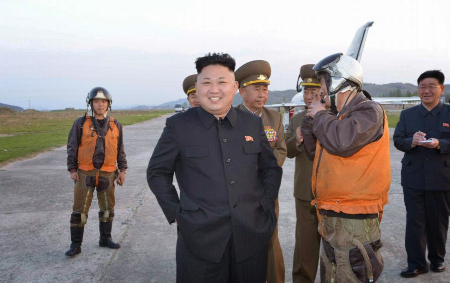 النشاطات العسكريه للزعيم الكوري الشمالي كيم جونغ اون .......متجدد  Kim+Jong-un+guiding+Air+Force+MiG-21+during+flight+training+4