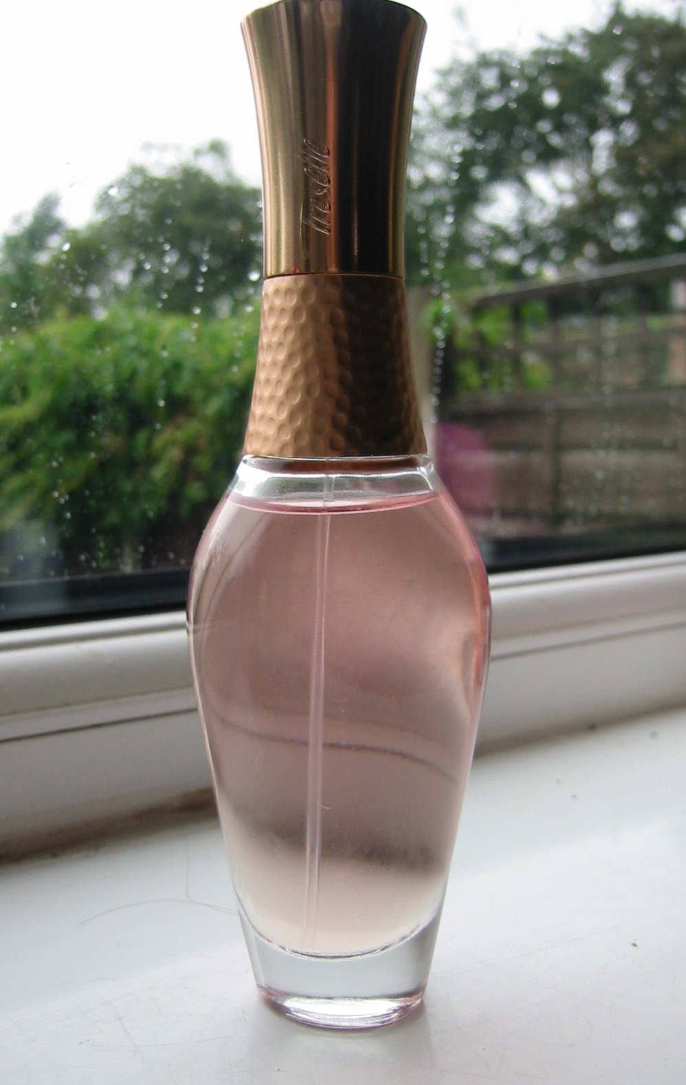 ariella: Saturday scents: Avon Treselle