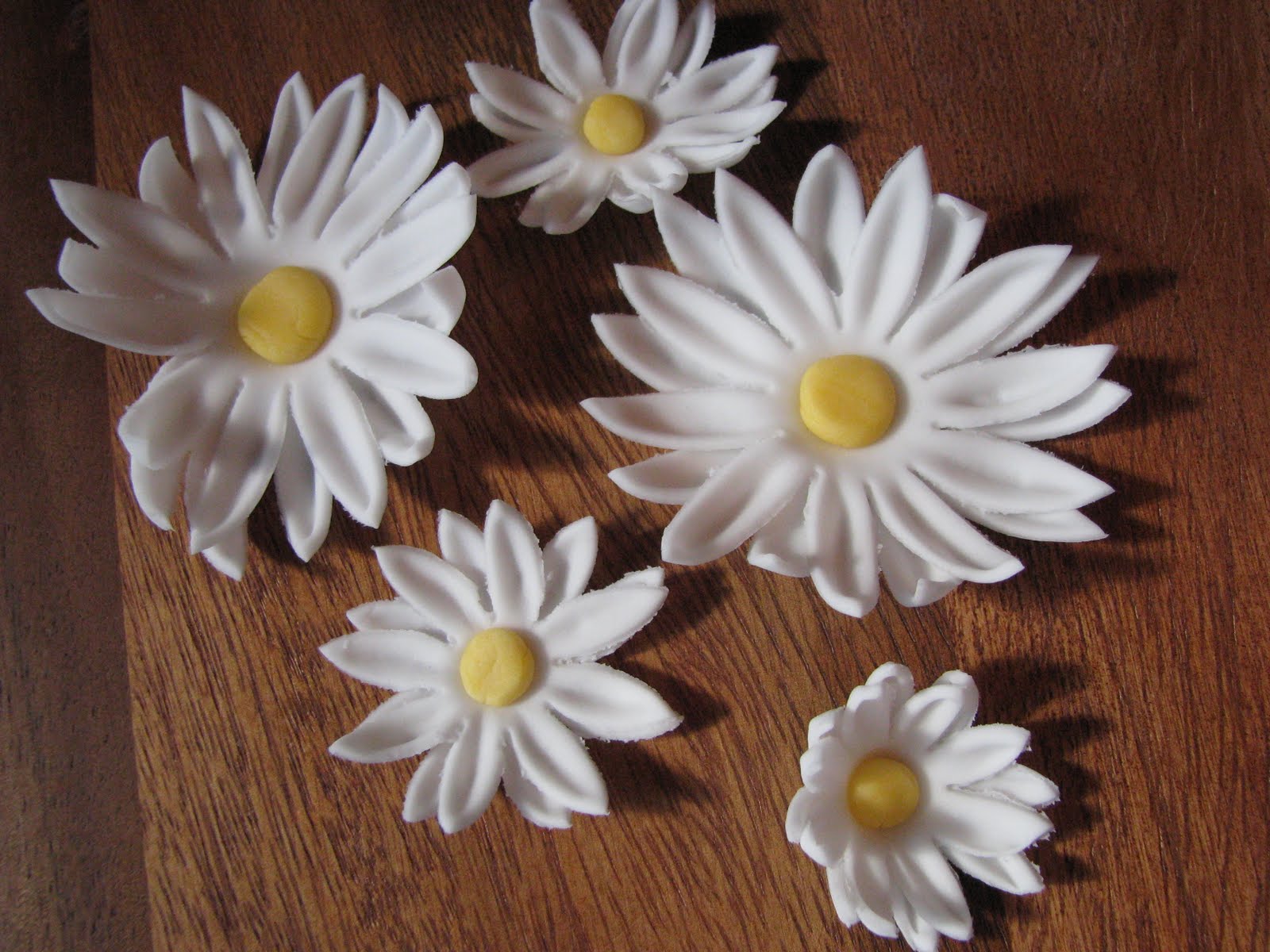 Renee O. Fondant Daisies