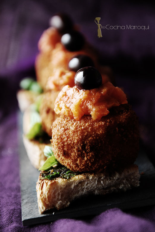 Nueva Cocina Marroqui Fritanga de queso Ajbane con tapenade y Zaaluk