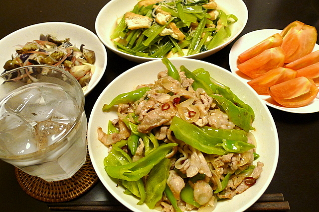 おっさんひとり飯 旧サイト 万願寺とうがらしと豚肉の炒め物 小松菜と油揚げの煮物