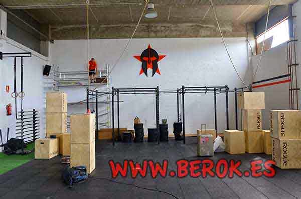 Berok Graffiti mural profesional en Barcelona: Graffiti Crossfit Tarrasa