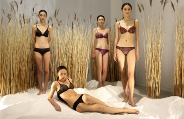 ปักพินในบอร์ด calvin klein 内衣世界: Calvin Klein Jeans/Underwear FW 2013 Press Day in Beijing