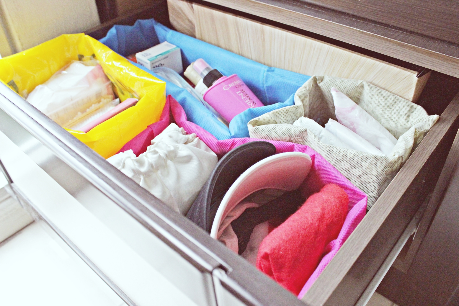 ART OF BLACK & WHITE DIY CHEAP DRAWER ORGANIZER