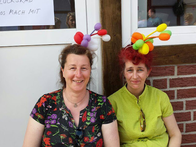 unsere Luftballon Hüte sind nicht nur bei Kindern beliebt