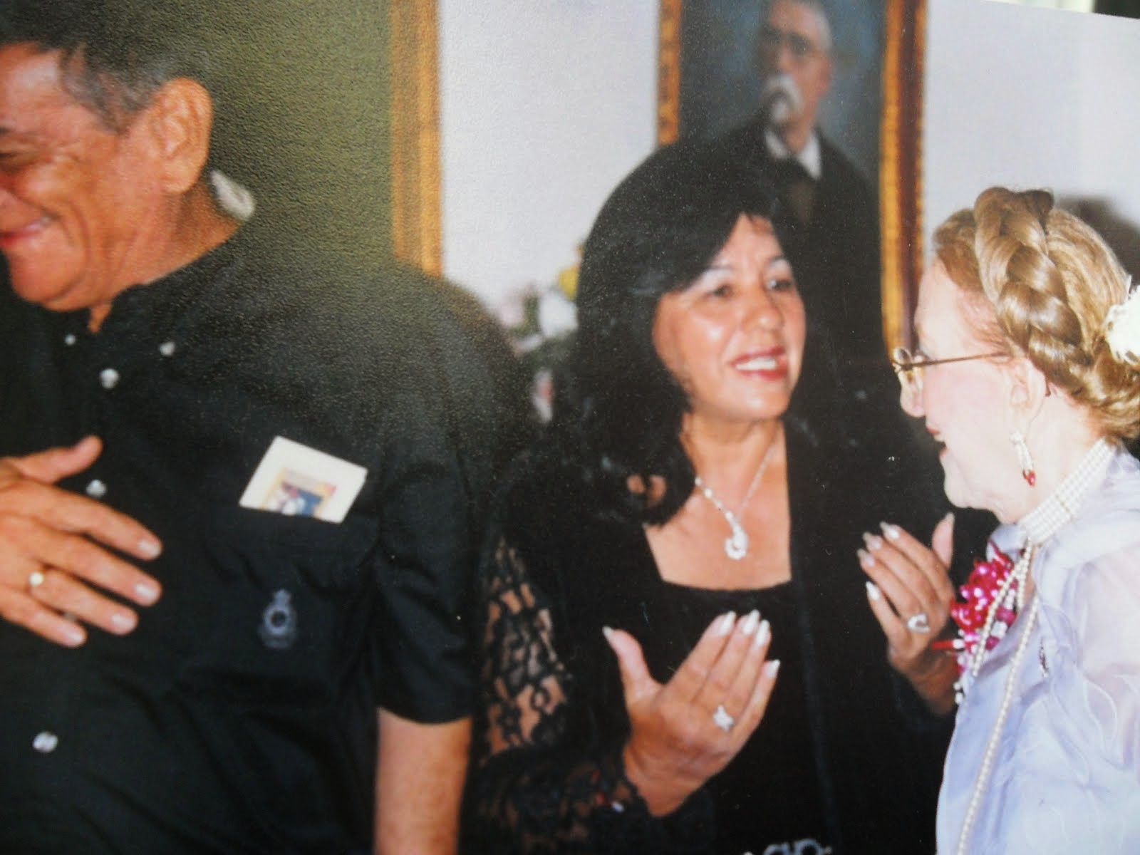 En su Cartagena de Indias con su maestra Judith Porto de Gonzàlez y el pintor Juan Marichal .