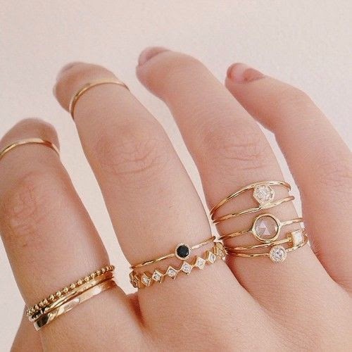 V A L E J E W E L R Y DELICATE RING STACK