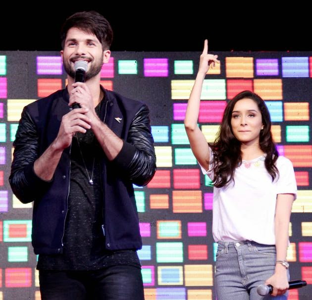 Hot Shraddha kapoor and Shahid Kapoor pics haider movie Hot Shraddha kapoor and Shahid Kapoor pics haider movie