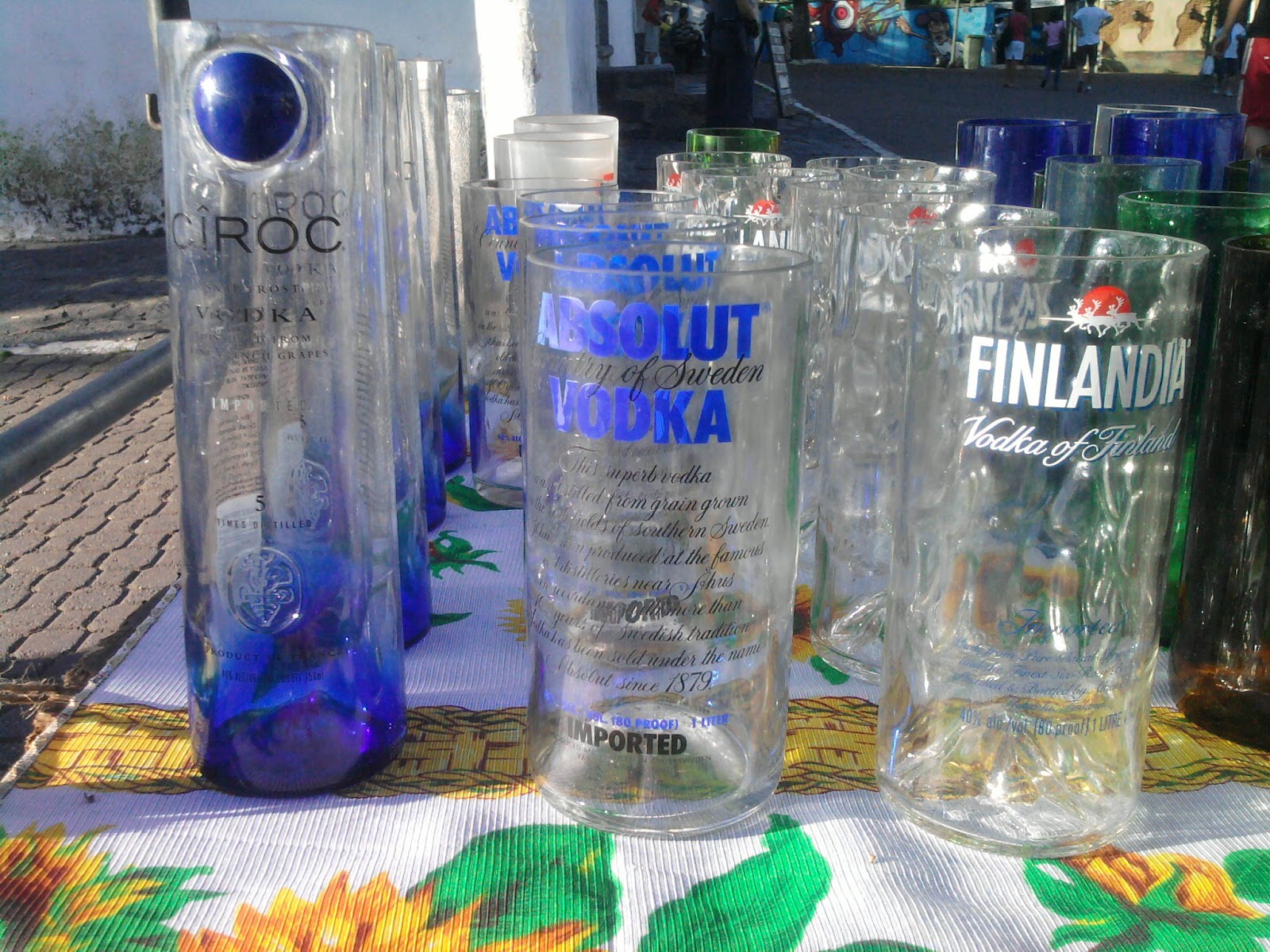 Arte em Vidro Embu garrafas de Vodka que viraram lindos copos ou vasos