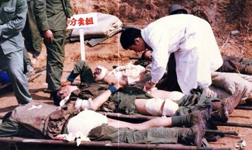 quốc - Những bài học về cuộc chiến Việt-Trung 1979 02+Giac+da+ua+vao+nha+Viet+Nam