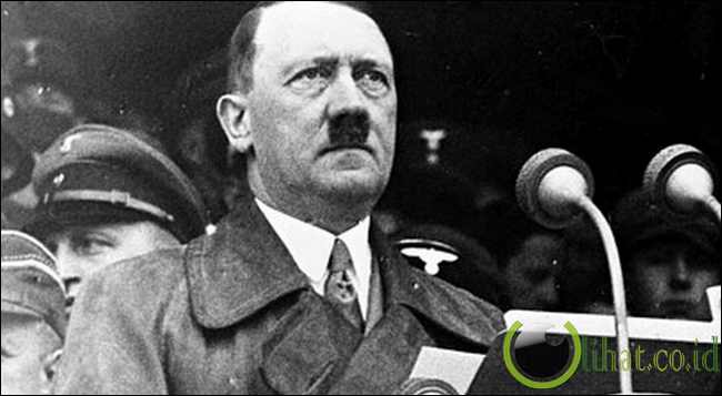 ADOLF HITLER (1889-1945) ADOLF HITLER (1889-1945)