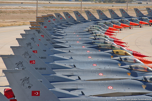 ¤ La Turquie déploie 250 chars et 55 avions de chasse en vue d'attaquer la Syrie dans Politique/Societe Turkish-air-force-F-16-1