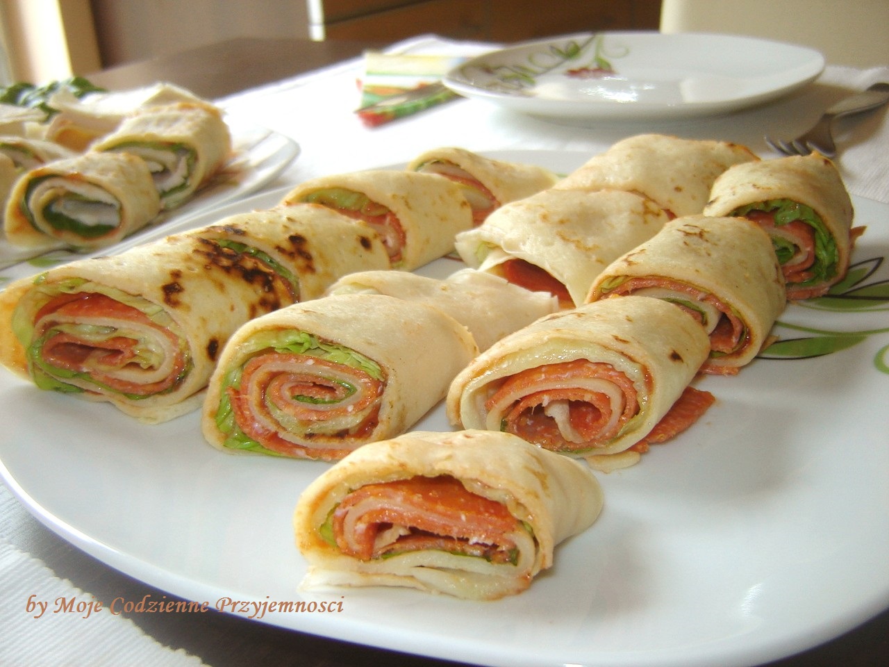Moje codzienne przyjemności... ROLOWANE TORTILLE I NALEŚNIKI Z RÓŻNYMI