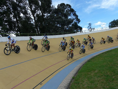 http://2.bp.blogspot.com/-wkMSZpnev6w/Td0oMoilh7I/AAAAAAAABJc/ALwgL8WK2Dc/s640/foto+de+pista.jpg