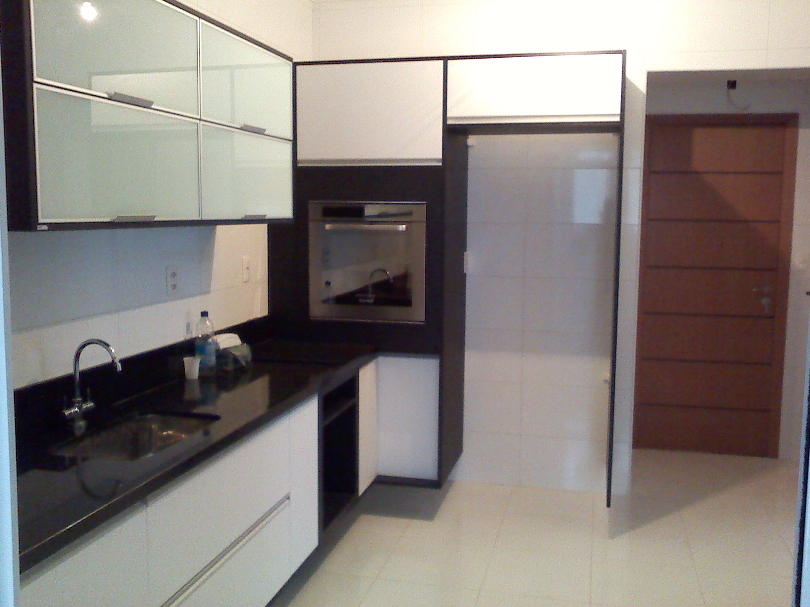 #3C708F Cozinha Planejada 205 Em Mdf Branco 15mm Com Mdf Preto 15mm Puxadores 1600x1200 px Projetos De Cozinhas Em Preto E Branco #555 imagens