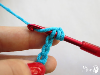 Double Crochet (DC) - step by step instruction by Pingo - The Pink Penguin