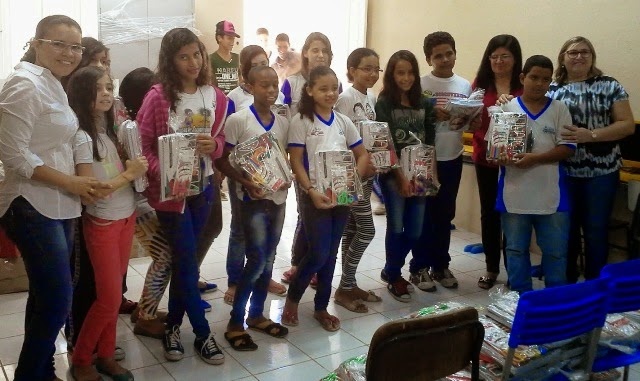 Alto do Rodrigues: Prefeitura faz entrega de material escolar aos alunos da rede municipal de ensino