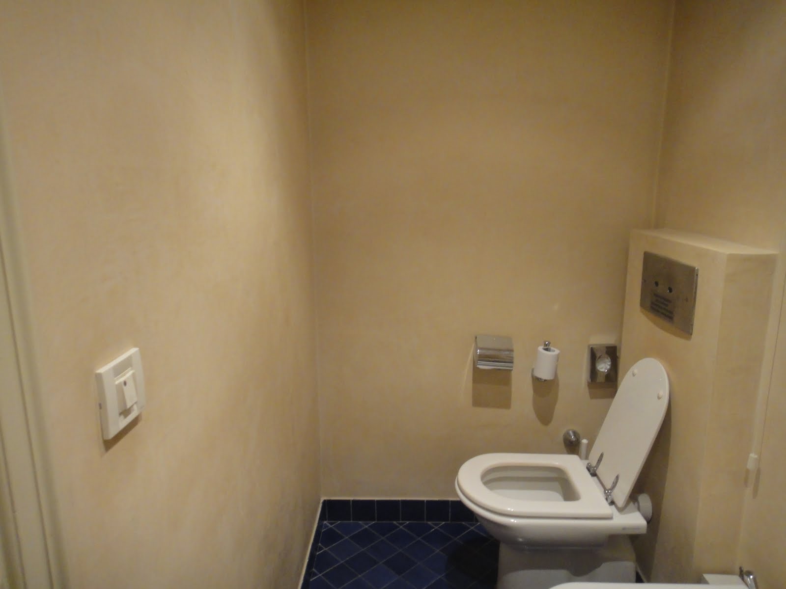 LUC AT DIS (Look at this!): La mujer del baño