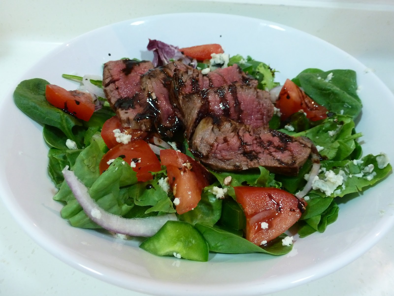 Nutritious and Delicious Steak Salad with Blue Cheese and Balsamic