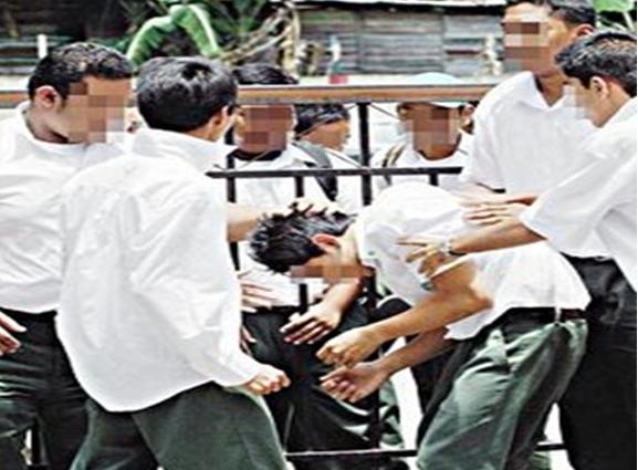 Budak Sekolah Cium