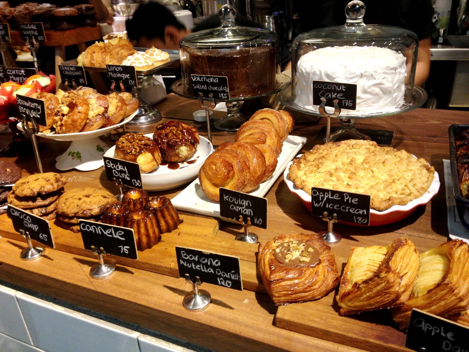 tetadventurer Wildflour Cafe CRONUT Craze in the Philippines!