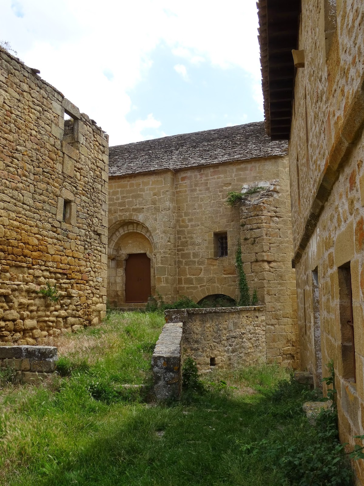 GRUPO DEIMOS 7.1. HISTORIA Y LEYENDA DEL DESPOBLADO DE PEÑA (NAVARRA)