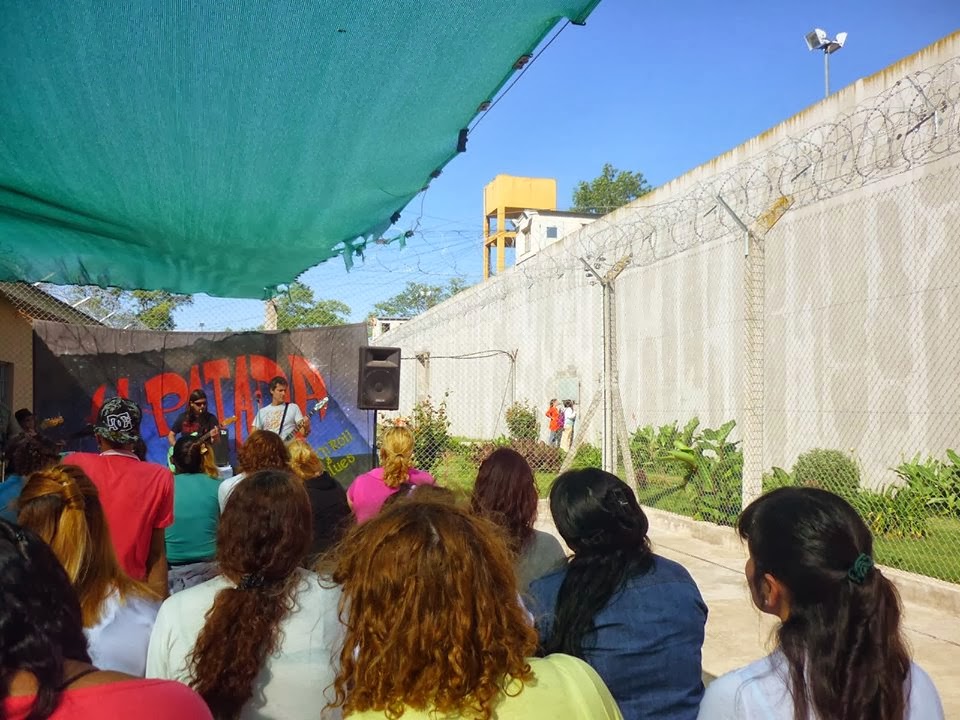 TOCANDO EN LA UNIDAD PENITENCIARIA 52