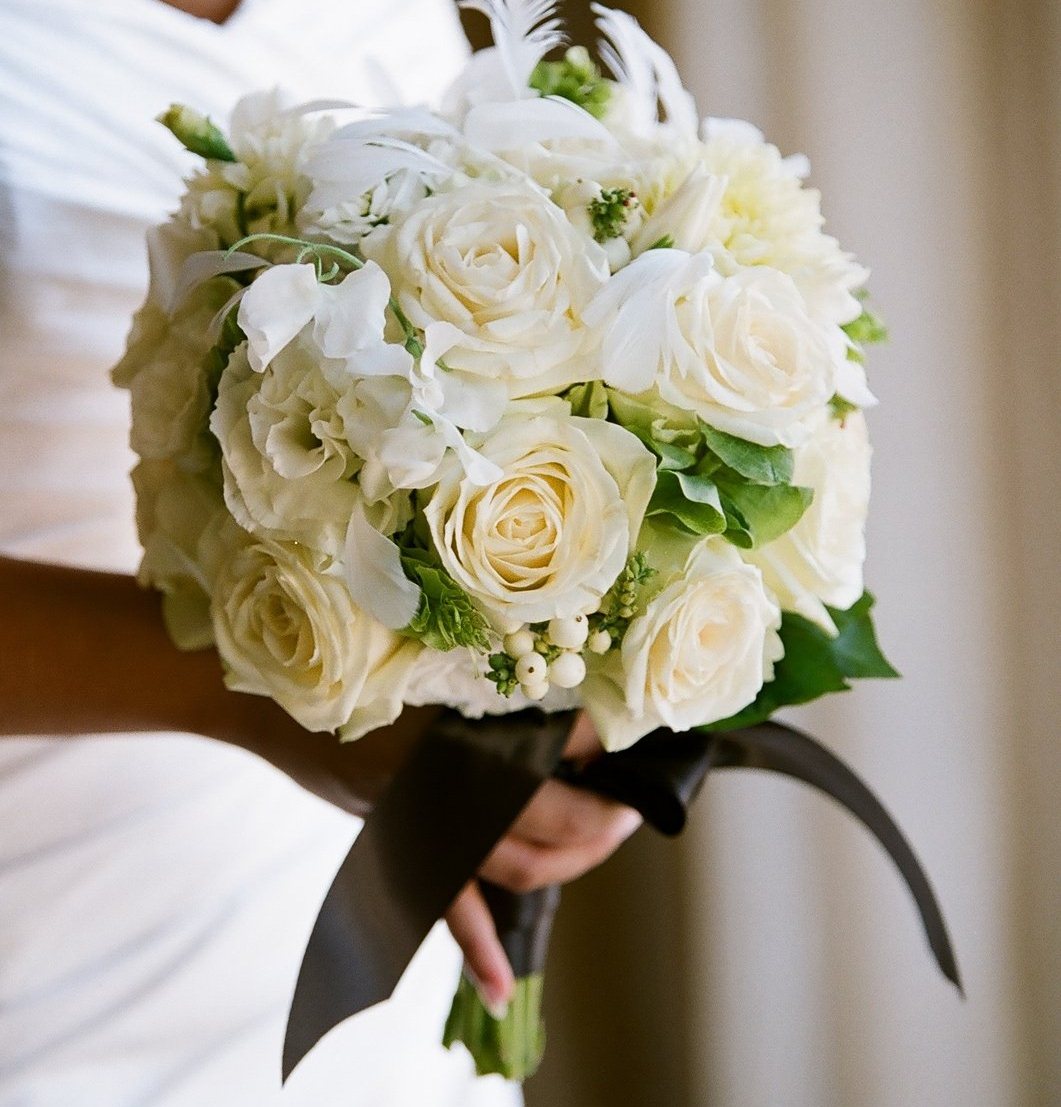 wedding-white-roses-