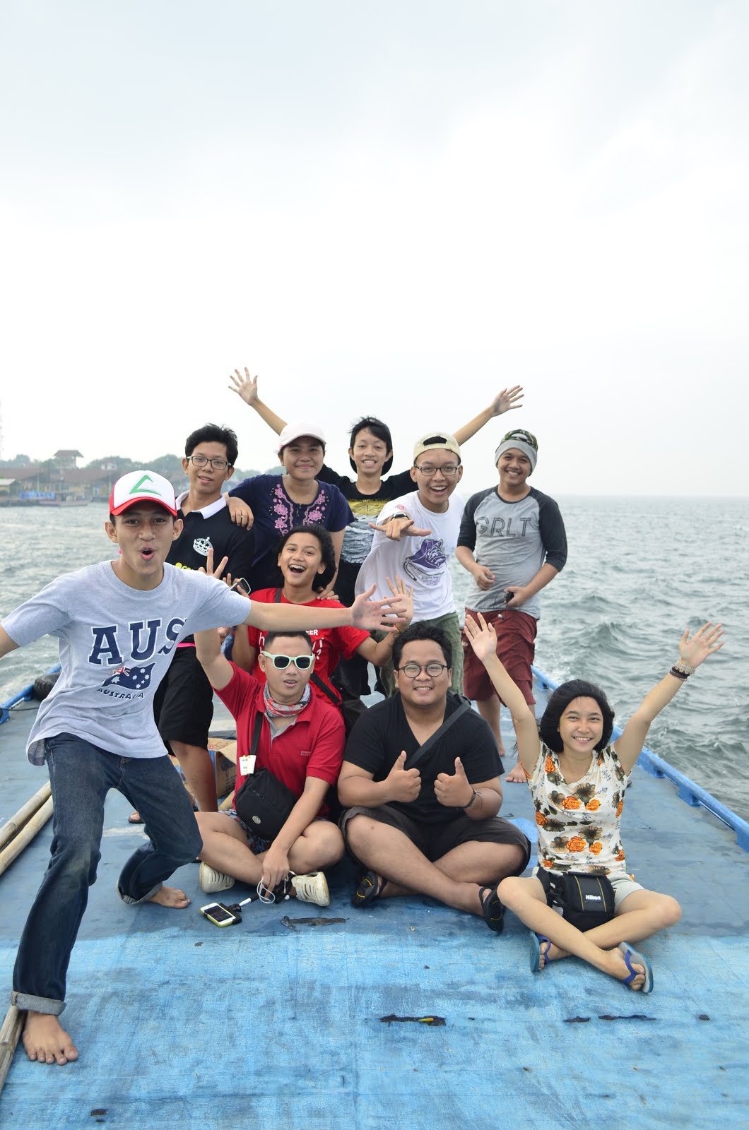 Indahnya Pemandangan Pulau dari Atas Kapal