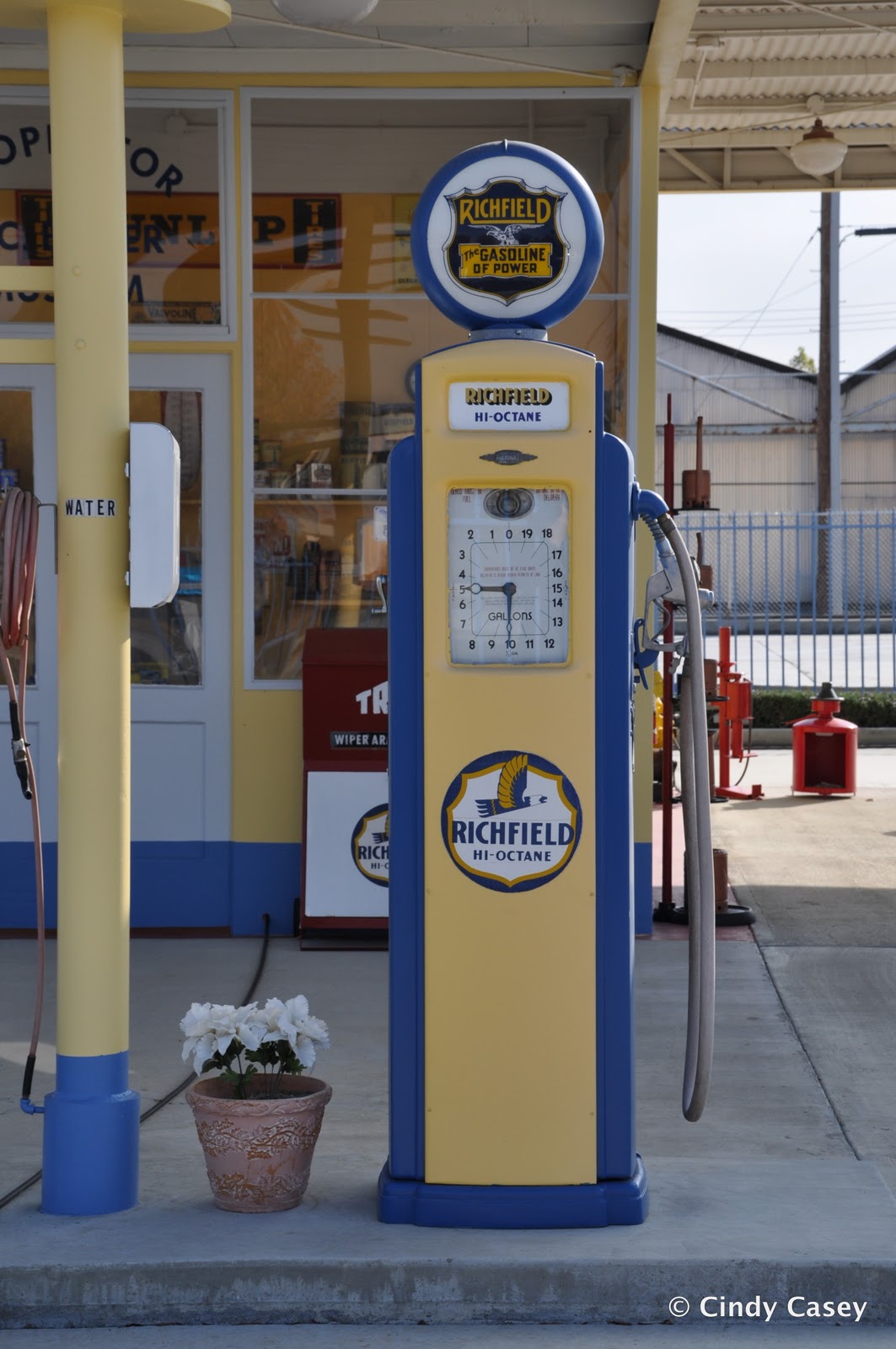 Coalinga Richfield Gas Public Art and Architecture from Around the