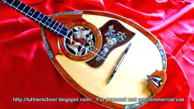 LUTHIER  SCHOOL