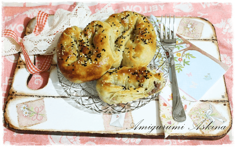 El Açması Kıymalı Börek Tarifi