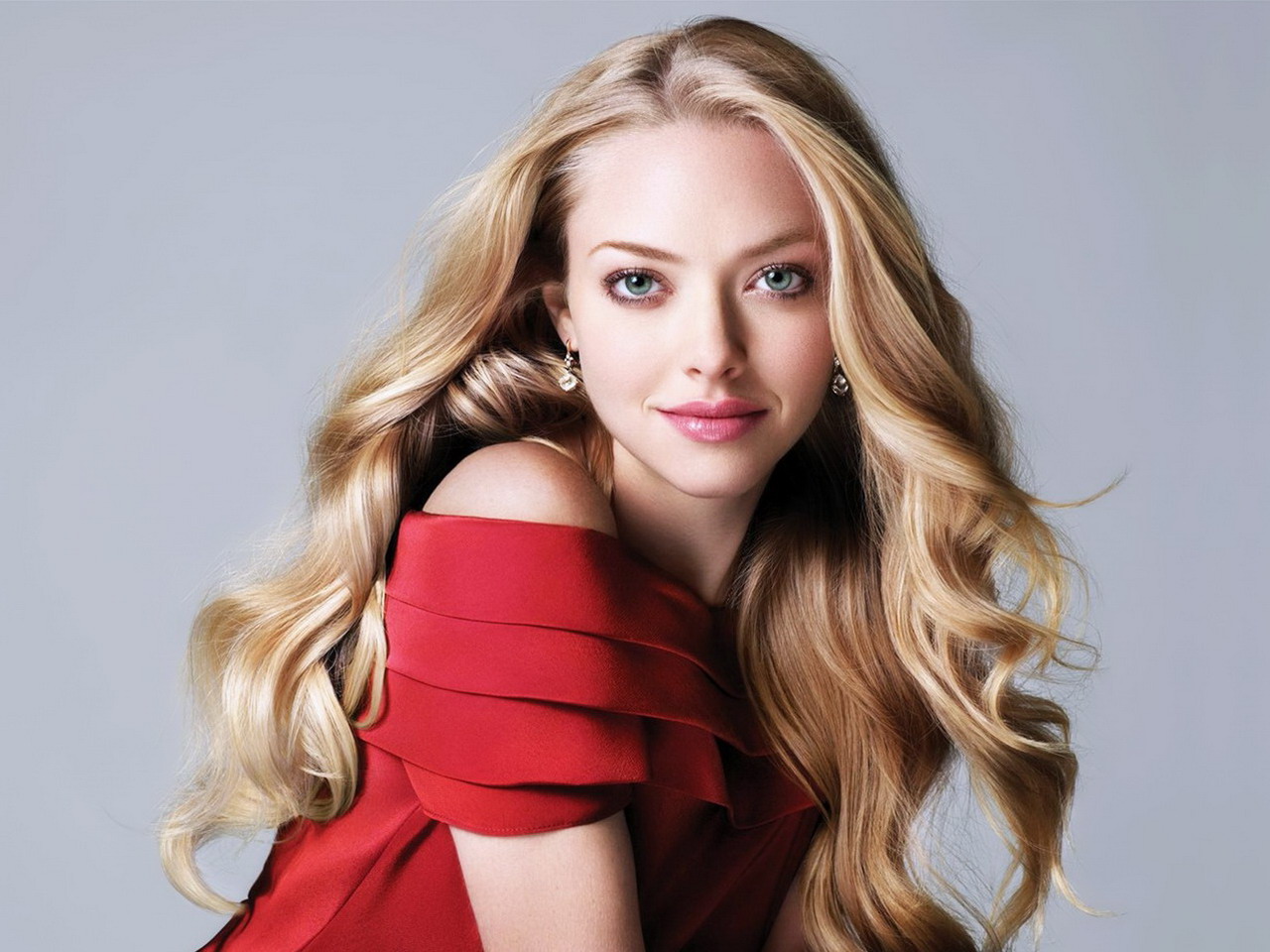 http://2.bp.blogspot.com/-x2E24DO_DiI/UJQXJahHwII/AAAAAAAABHA/QWAS-jFqr44/s1600/Amanda+Seyfried1.jpg
