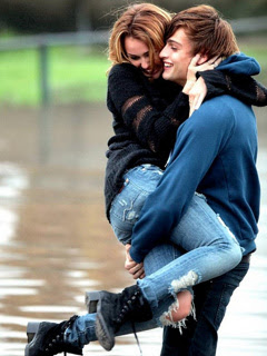 Lovely Hugs In Love Pictures: - Romantic Love Quotes