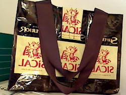 mala feita com embalagens de café SICAL