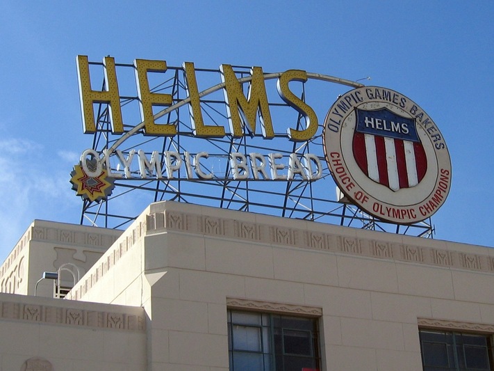 GlamAmor at the Helms Design District Vintage Boutique on Saturday