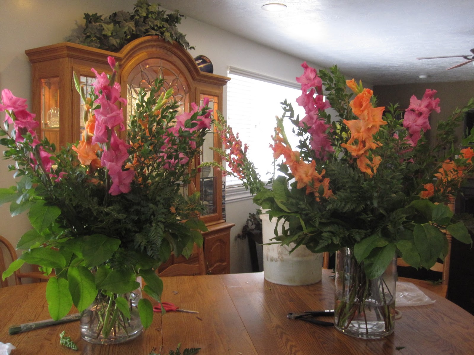 Simply Beautiful How to make a big flower arrangement in a vase