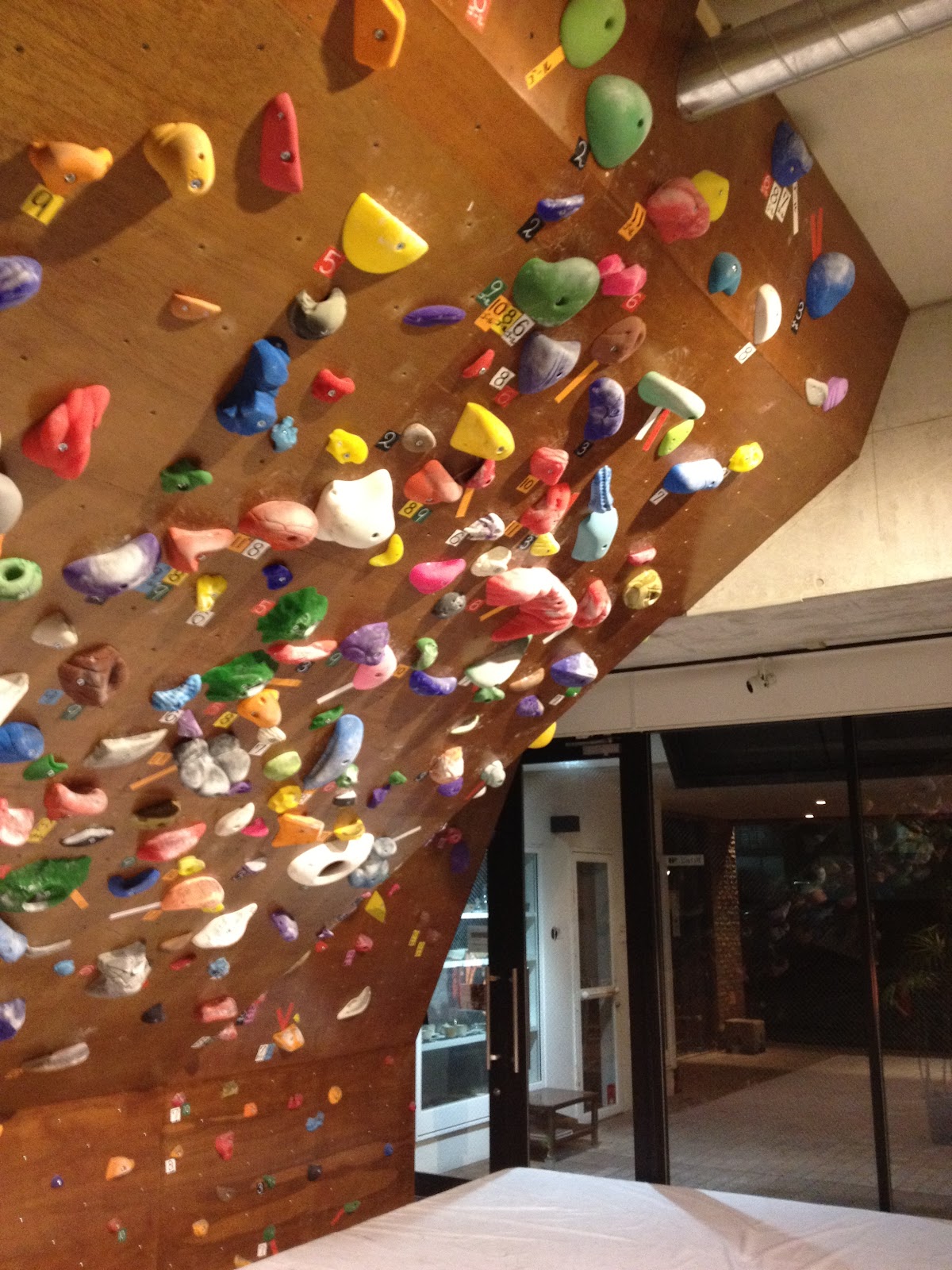 走ること 登ること 福岡天神にクライミングジムopen ブラボークライミング福岡天神