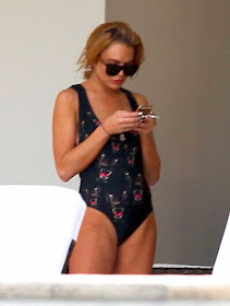 Lindsay Lohan Flashing Tight Butts in Swimsuit Candids in Miami Lindsay Lohan Flashing Tight Butts in Swimsuit Candids in Miami