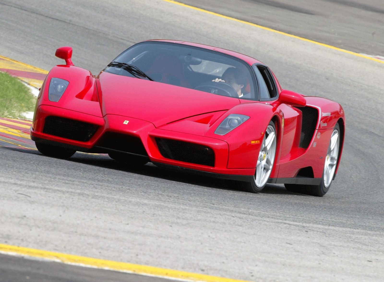 http://2.bp.blogspot.com/-x7d1Yx97Gj4/TqLkkF-9SQI/AAAAAAAAAP0/yTkzr6WpIL0/s1600/Ferrari+Enzo+Automotive+Cars+%252813%2529.gif