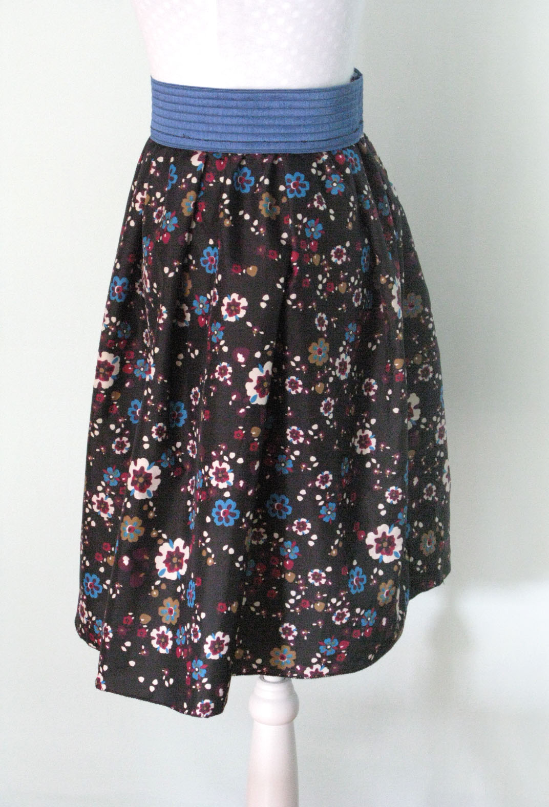 manoAmano: Gonna arricciata con elastico in vita