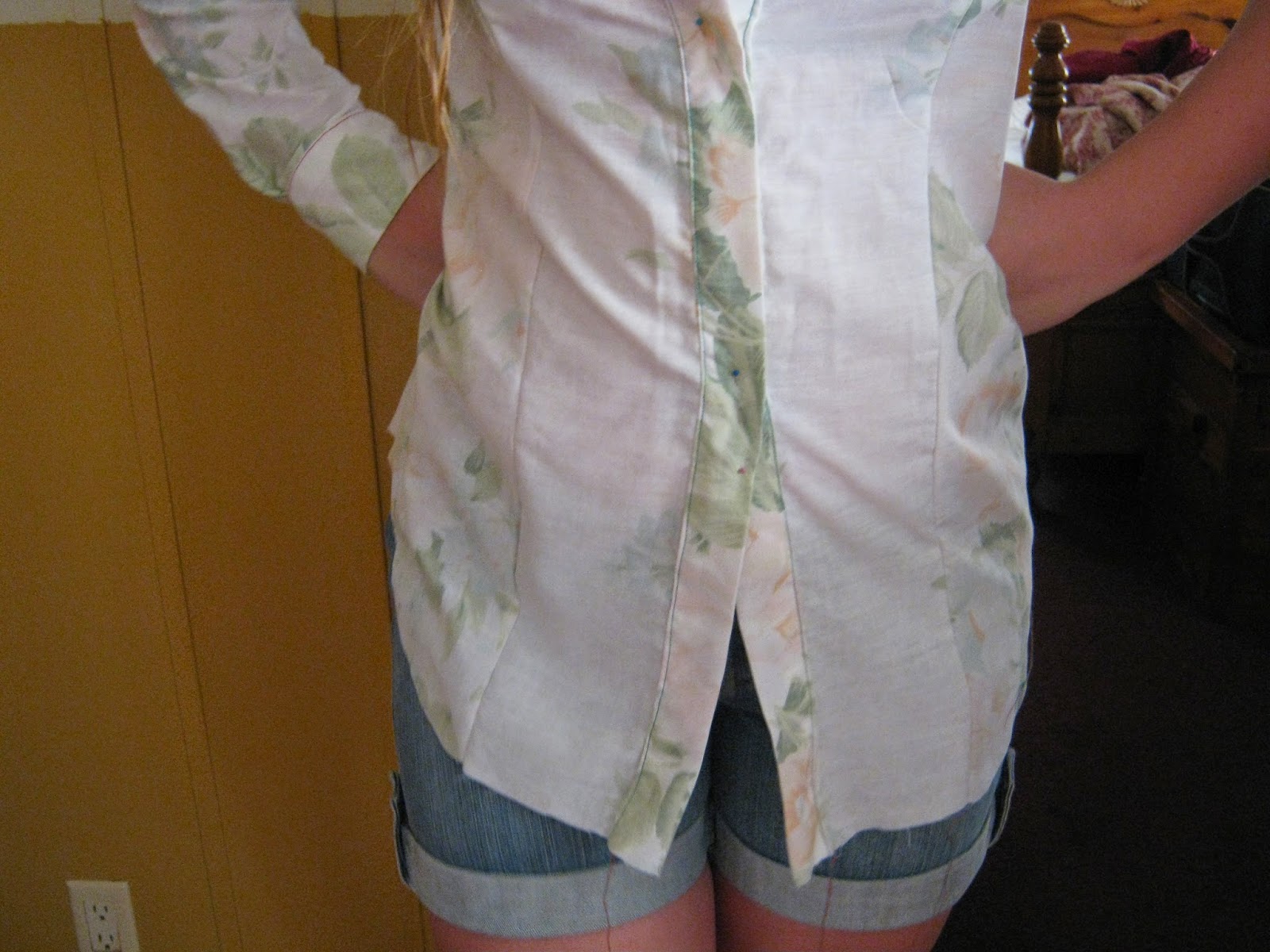 McCall 4922 Princess Seam Top First Muslin www.sewplus.blogspot.com McCall 4922 Princess Seam Top First Muslin www.sewplus.blogspot.com