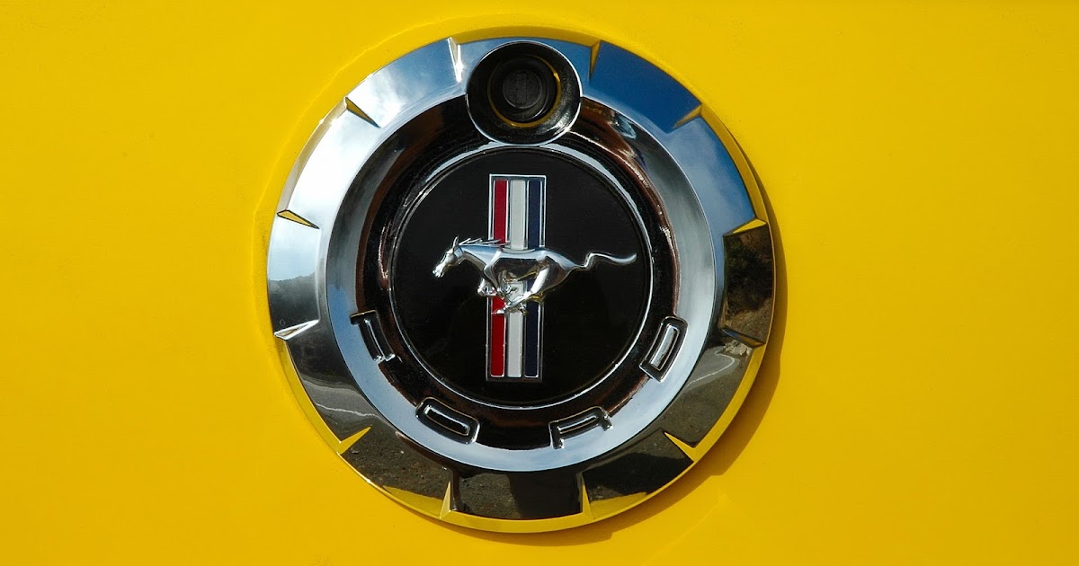ford mustang gt logo