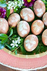 My 30-Minute Naturally-Dyed Easter Eggs