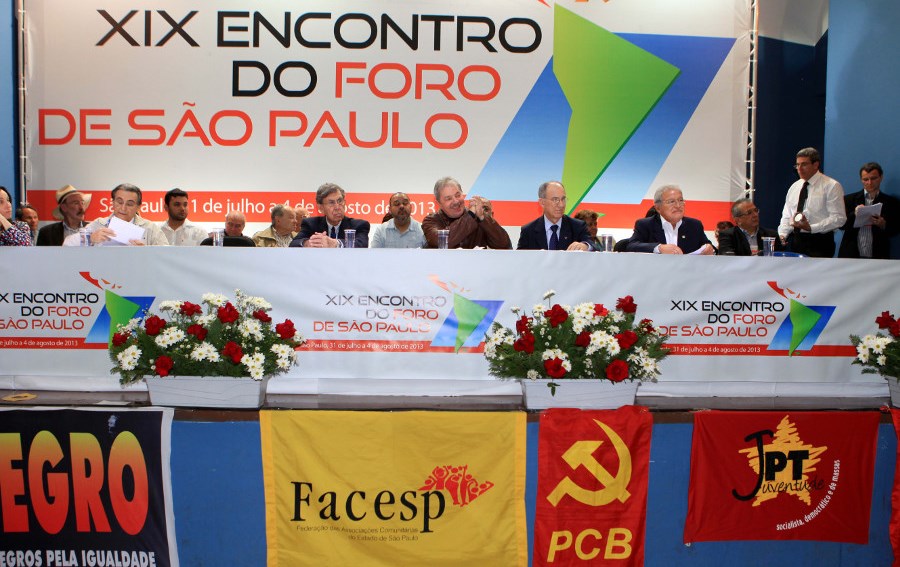 [Imagem: Lula+no+19%C2%BA+Encontro+do+Foro+de+S%C3%A3o+Paulo.jpg]