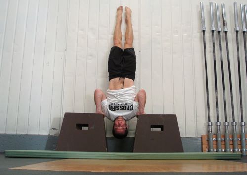 Resultado de imagen de gif weighted handstand push ups