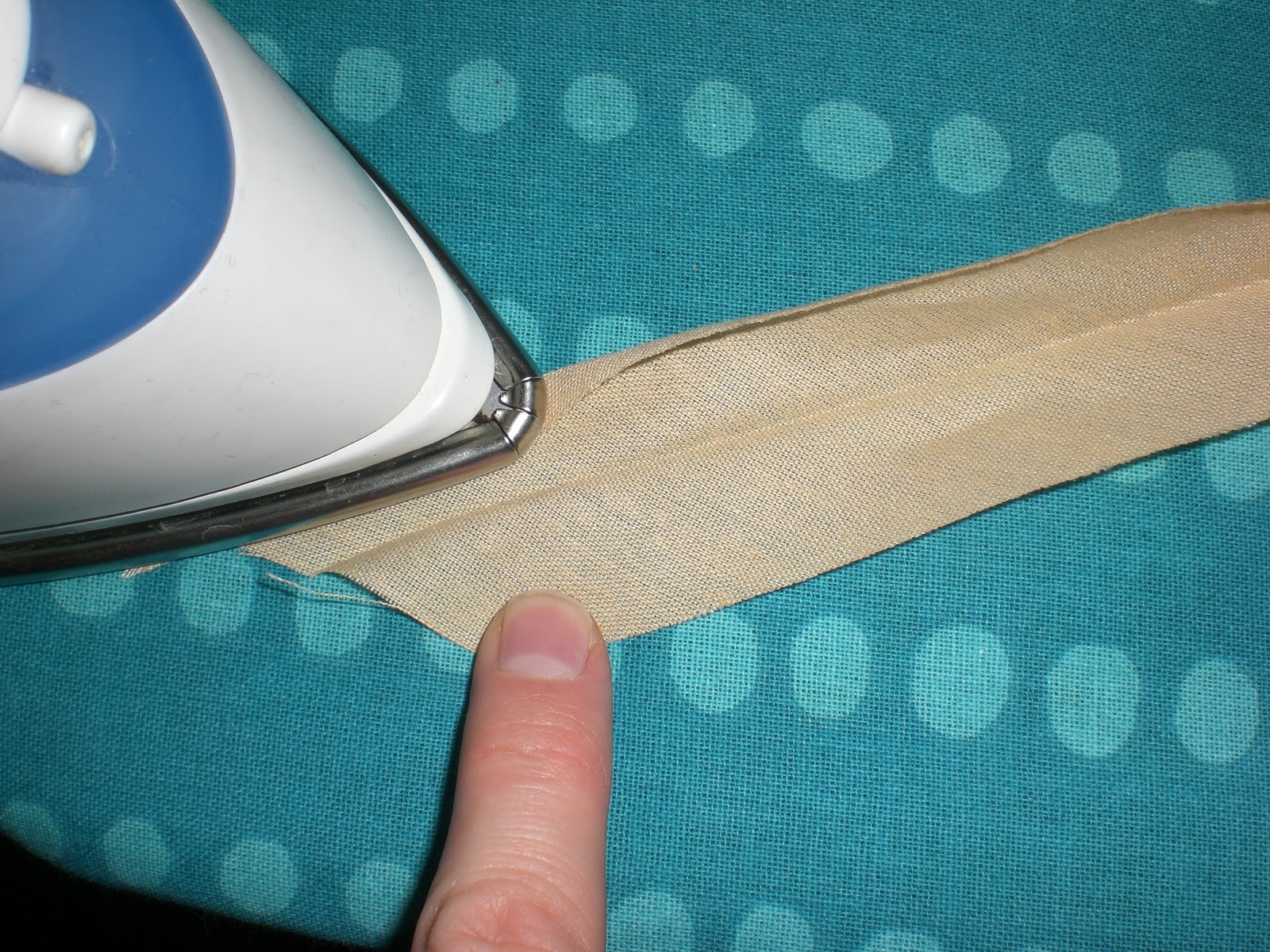 The Petite Sewist Tutorial DIY 1/2" Double Fold Bias Tape