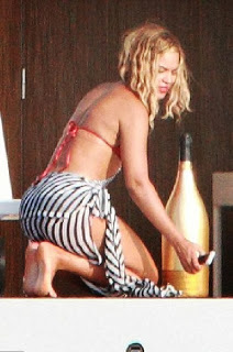 Beyonce Knowles wears a Red Bikini to celebrates her 32th birthday at Italy